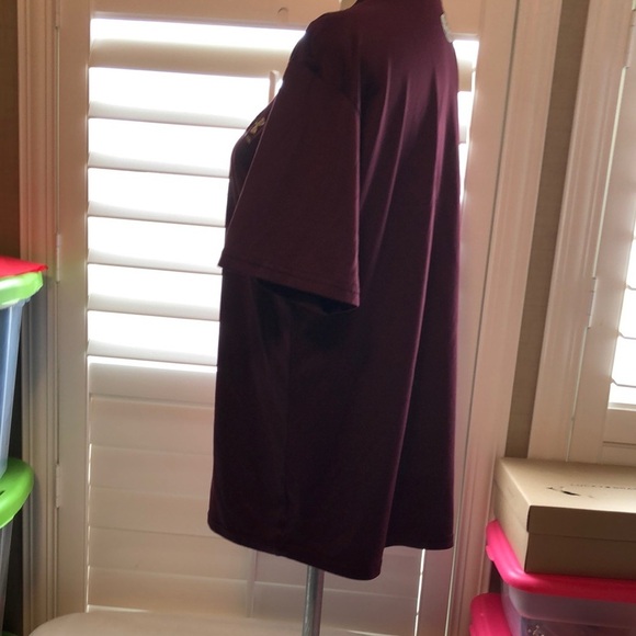 Under Armour Men's Burgundy Short Sleeve Tee - Picture 4 of 8